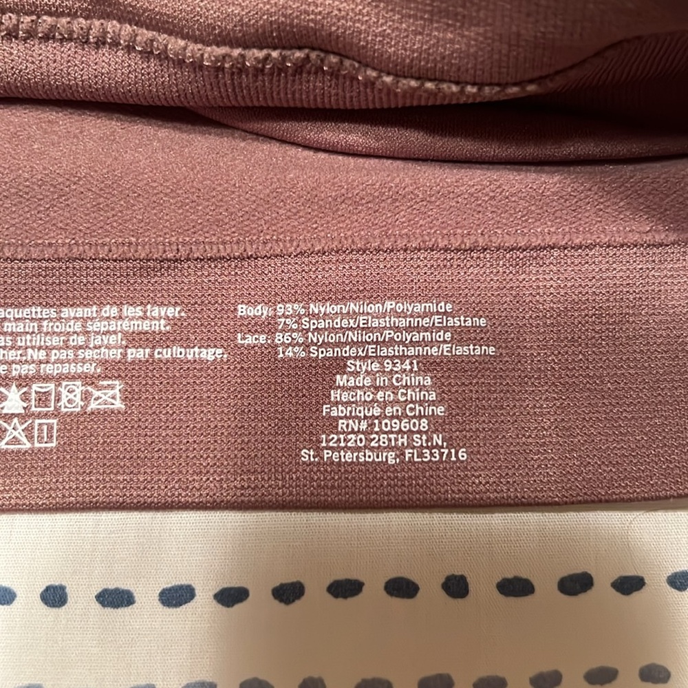 Rhonda Shear seamless bra. - Picture 5 of 8